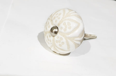 Ceramic cream vintage shabby chic style unique flower embossed 4cm round door knob GF3